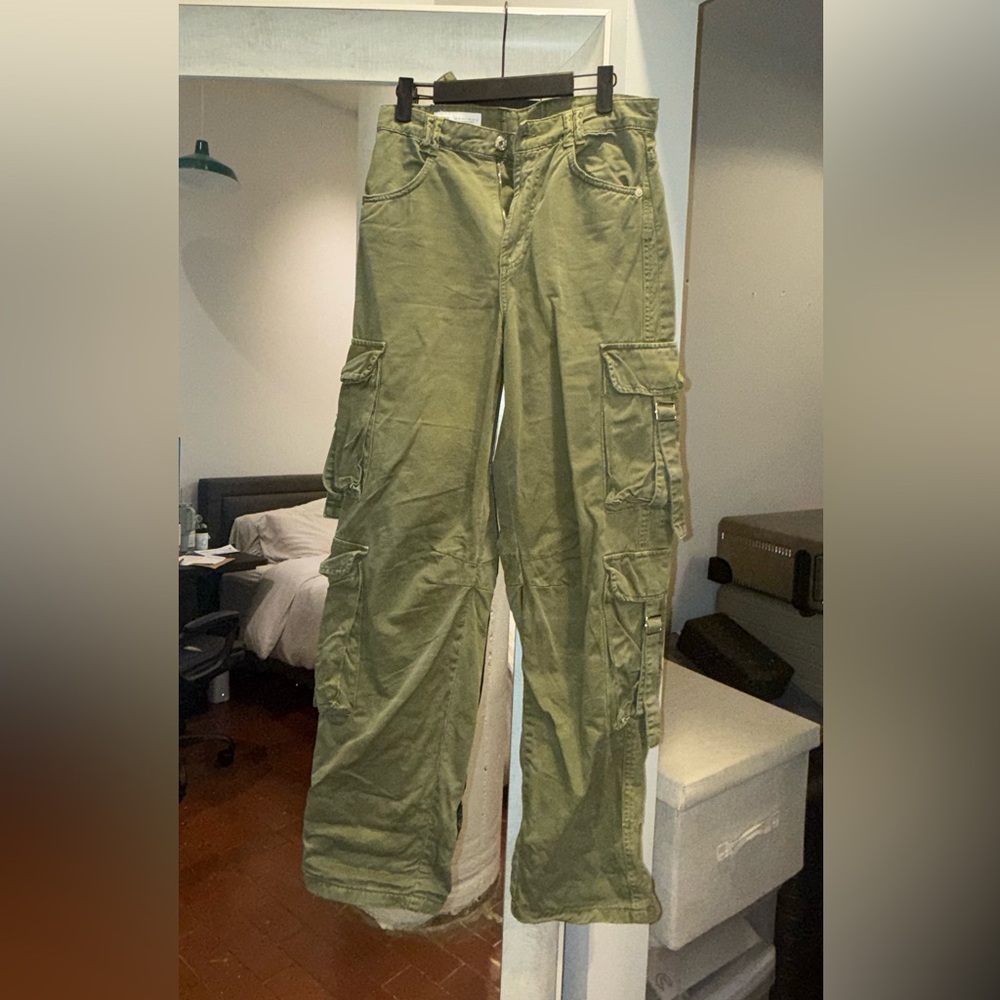 Zara Women’s Green Cargo Pants